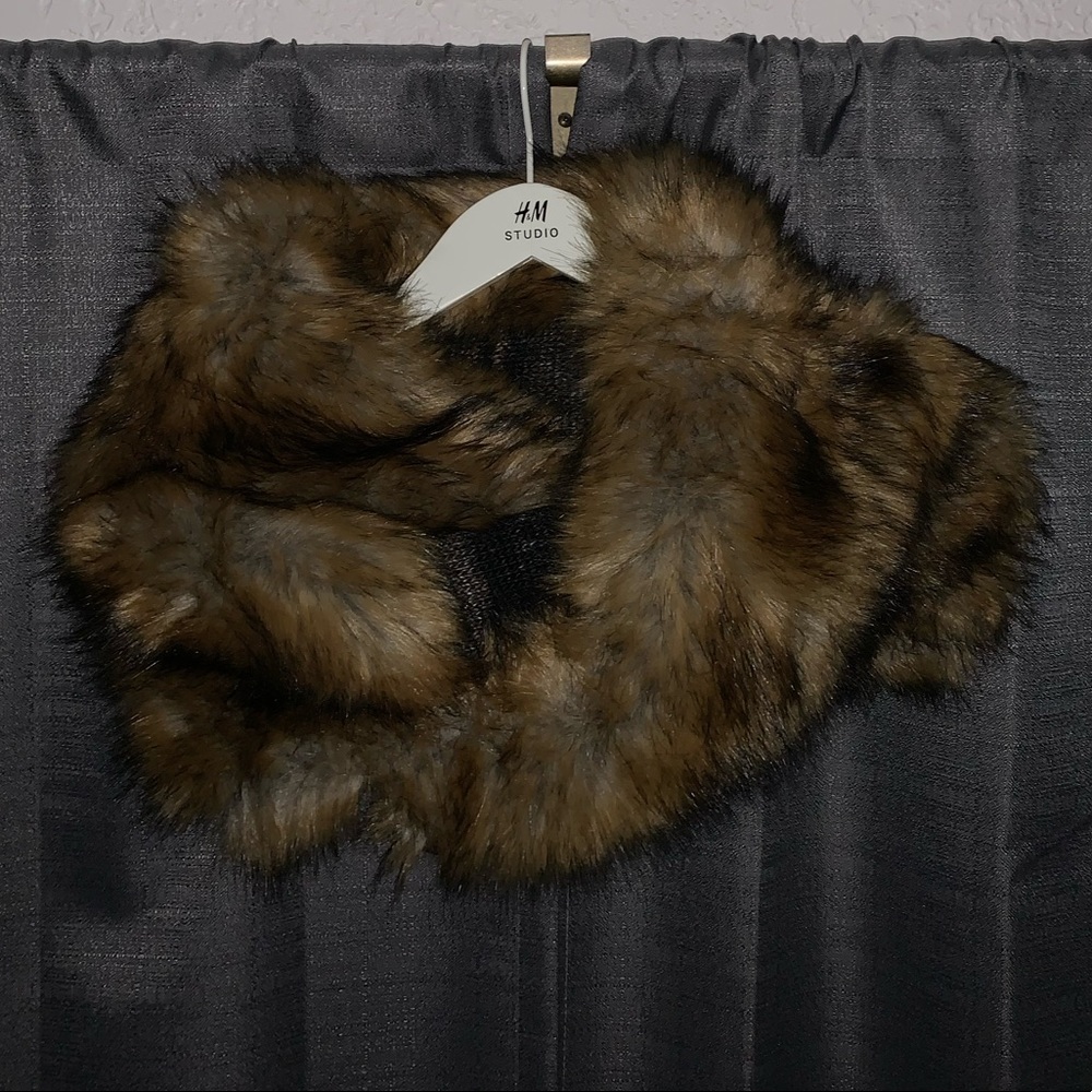 Faux fur round scarf